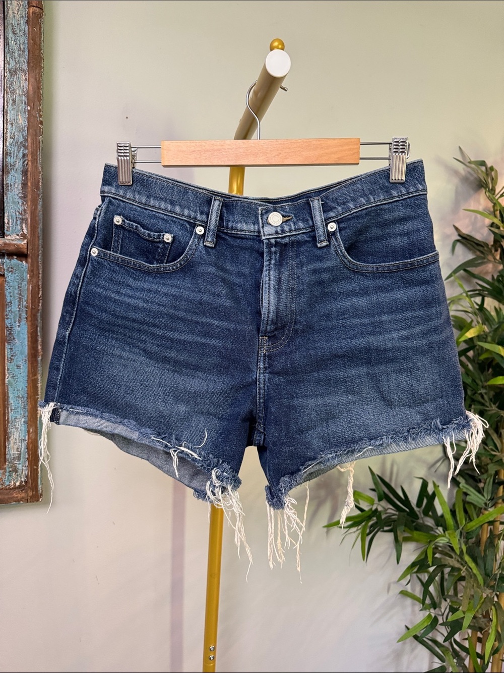 Lucky Brand relaxed Dark Blue Denim Cutoff Shorts EUC 8/29